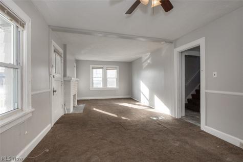 18761 Raymond Street Maple Heights OH 44137