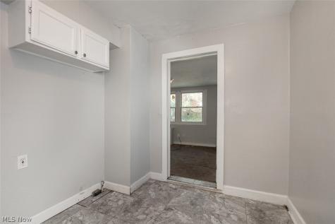 18761 Raymond Street Maple Heights OH 44137