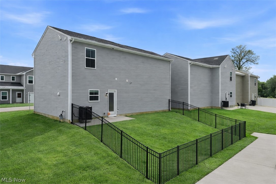 677 Crossings Lane Akron OH 44320
