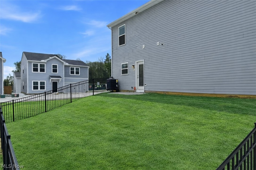 677 Crossings Lane Akron OH 44320
