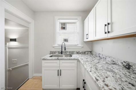 1524 E 221st Street Euclid OH 44117