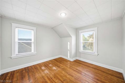1524 E 221st Street Euclid OH 44117