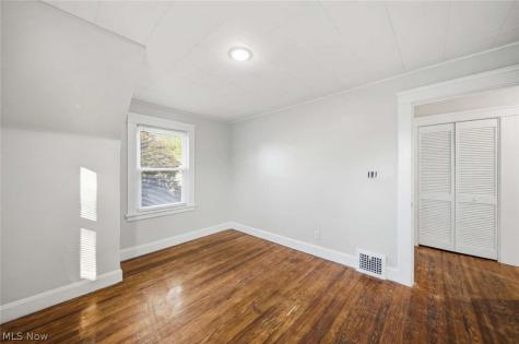 1524 E 221st Street Euclid OH 44117