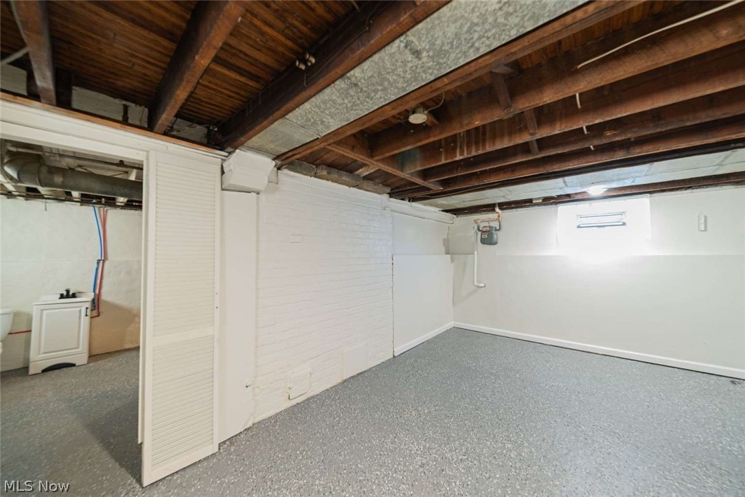 1524 E 221st Street Euclid OH 44117