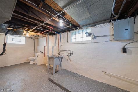 1524 E 221st Street Euclid OH 44117