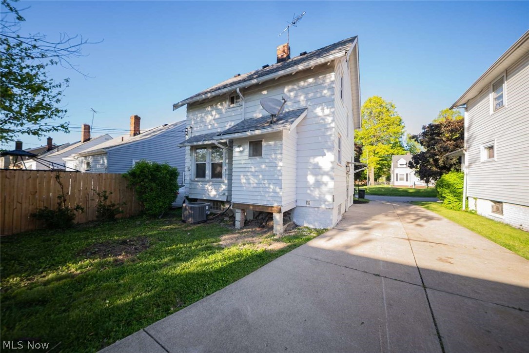 1524 E 221st Street Euclid OH 44117