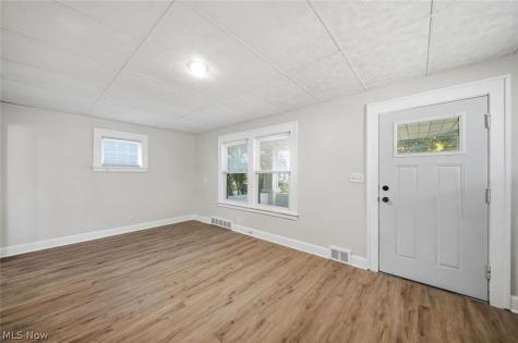 1524 E 221st Street Euclid OH 44117