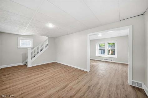 1524 E 221st Street Euclid OH 44117