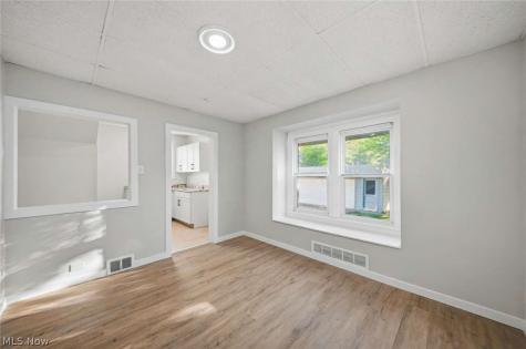 1524 E 221st Street Euclid OH 44117