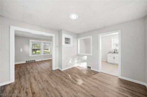 1524 E 221st Street Euclid OH 44117