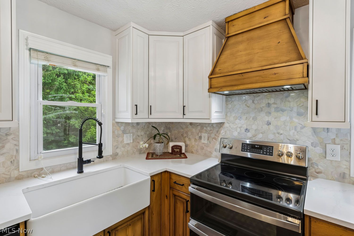 17570 Hicks Road Walton Hills OH 44146