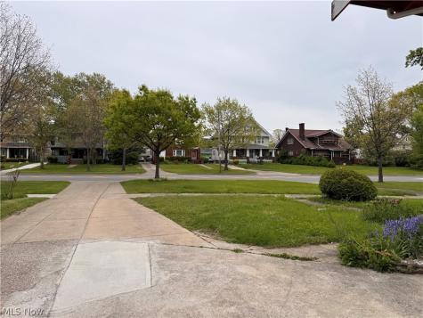 3306 West Boulevard Cleveland OH 44111