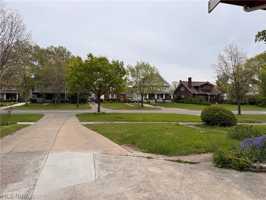 3306 West Boulevard Cleveland OH 44111