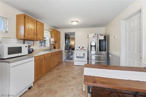4025 Paumier Avenue Louisville OH 44641