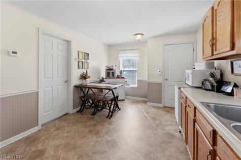 4025 Paumier Avenue Louisville OH 44641