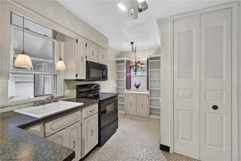 1797 Oakmount Road South Euclid OH 44121