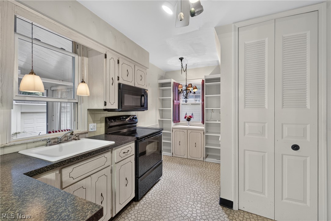 1797 Oakmount Road South Euclid OH 44121