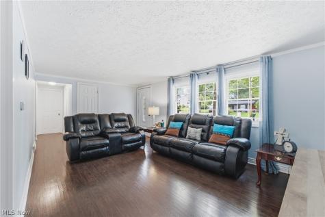 6330 Peach Street Louisville OH 44641