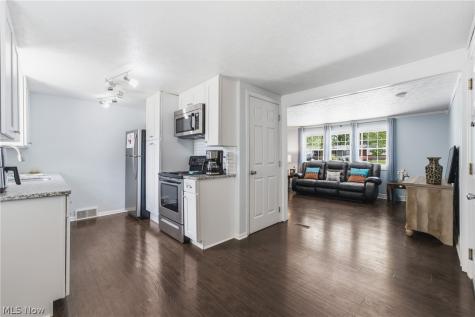 6330 Peach Street Louisville OH 44641