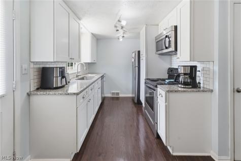 6330 Peach Street Louisville OH 44641