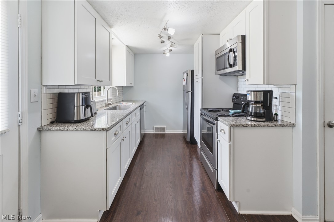 6330 Peach Street Louisville OH 44641