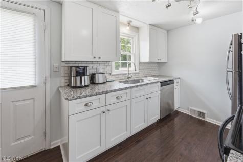 6330 Peach Street Louisville OH 44641