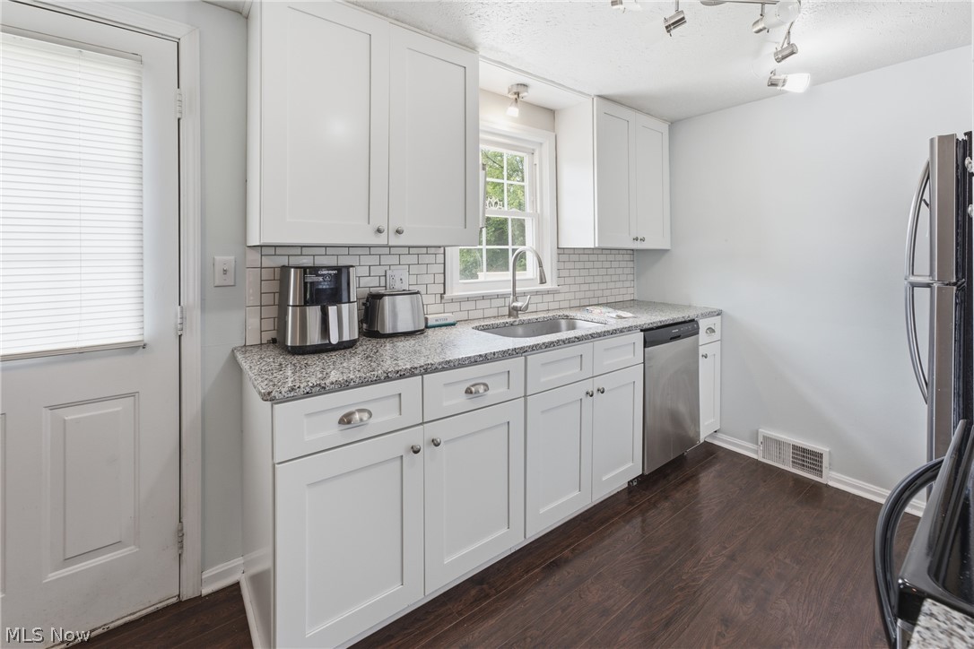 6330 Peach Street Louisville OH 44641