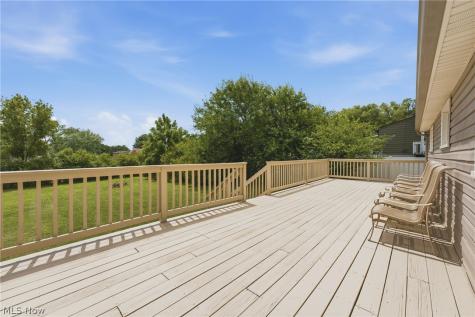 6330 Peach Street Louisville OH 44641