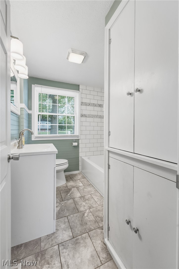 6330 Peach Street Louisville OH 44641