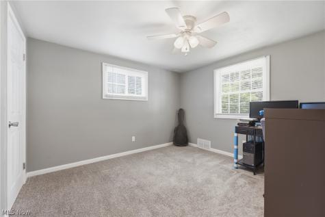 6330 Peach Street Louisville OH 44641