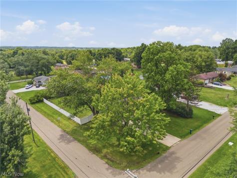 6330 Peach Street Louisville OH 44641