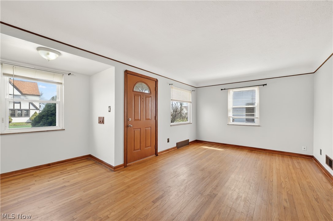 2819 Tuxedo Avenue Parma OH 44134