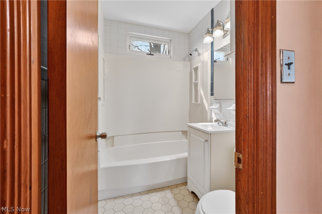 2819 Tuxedo Avenue Parma OH 44134