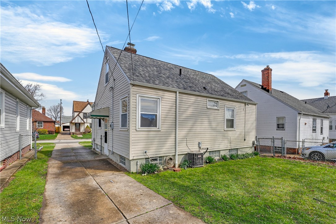 2819 Tuxedo Avenue Parma OH 44134
