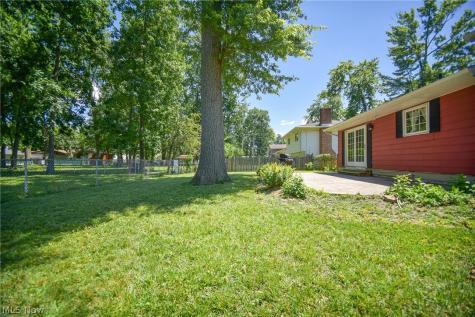 816 Bennett Drive Elyria OH 44035
