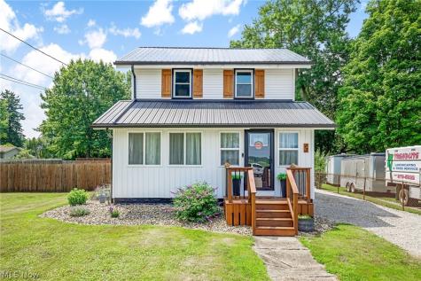 13 Cliftwood Street NE Navarre OH 44662
