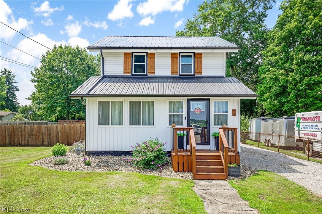 13 Cliftwood Street NE Navarre OH 44662