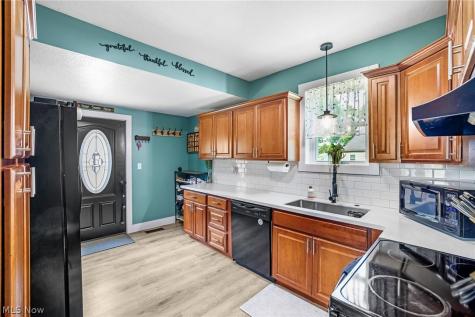 13 Cliftwood Street NE Navarre OH 44662