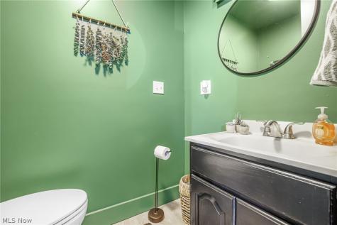 13 Cliftwood Street NE Navarre OH 44662