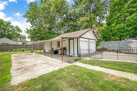 13 Cliftwood Street NE Navarre OH 44662