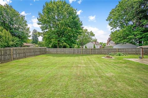13 Cliftwood Street NE Navarre OH 44662
