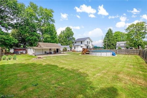 13 Cliftwood Street NE Navarre OH 44662