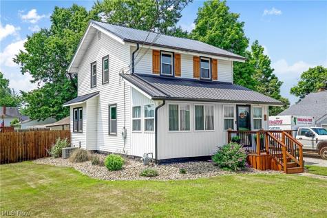 13 Cliftwood Street NE Navarre OH 44662
