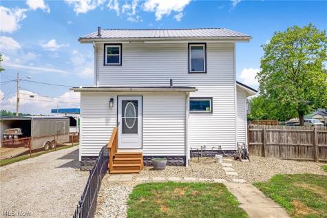 13 Cliftwood Street NE Navarre OH 44662