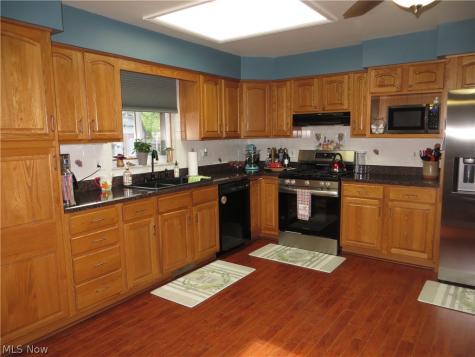 5477 Dorothy Drive North Olmsted OH 44070