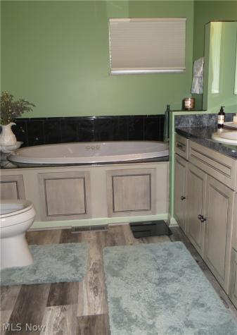5477 Dorothy Drive North Olmsted OH 44070