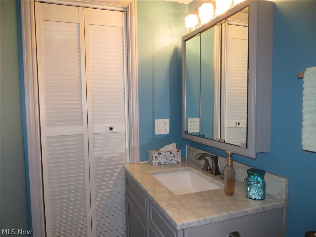 5477 Dorothy Drive North Olmsted OH 44070