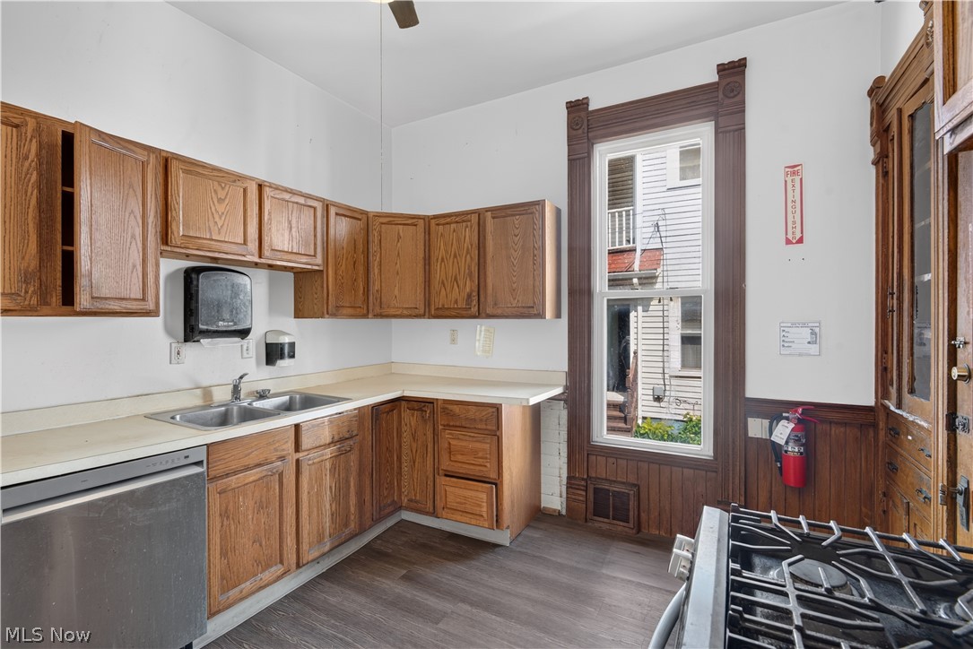 7408 Broadway Avenue Cleveland OH 44105