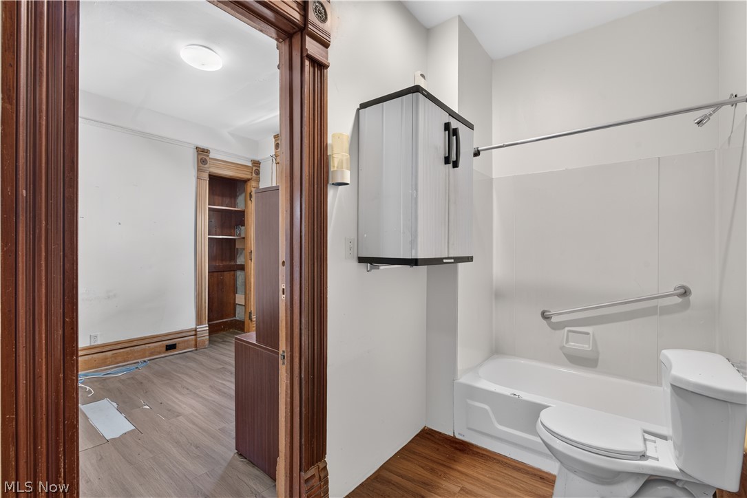 7408 Broadway Avenue Cleveland OH 44105
