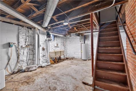 7408 Broadway Avenue Cleveland OH 44105